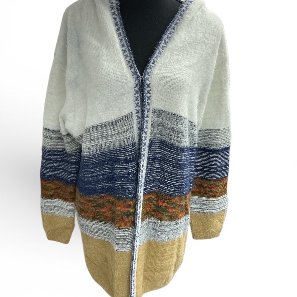 Fate Open-Front V-Neck Cardigan in White, Navy & Tan